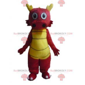 Nettes und buntes rotes und gelbes Drachenmaskottchen -