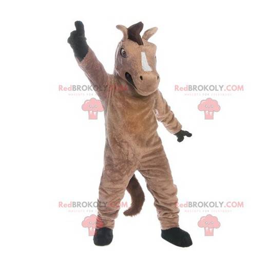 Mascote cavalo marrom e preto gigante e bem-sucedido -