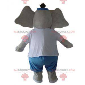 Mascota elefante gris y rosa en traje azul y blanco -