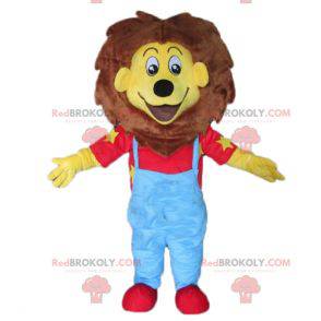 Mascot pequeño león amarillo y marrón en traje azul y rojo -