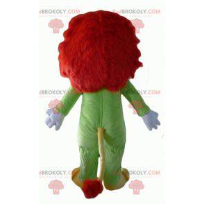 Mascotte de lion jaune et rouge avec une combinaison verte -