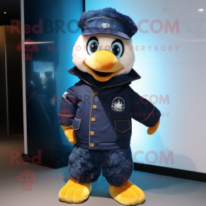 Postać w kostiumie maskotki...