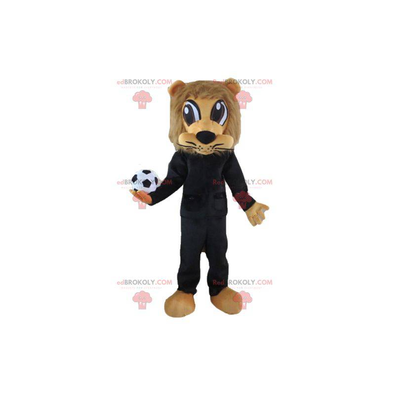 Mascote leão marrom em roupa esportiva preta com uma bola -