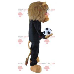 Maskot hnědý lev v černém sportovním oblečení s míčem -
