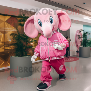 Różowy słoń w kostiumie...