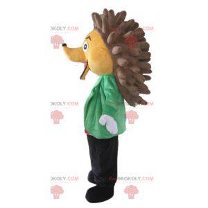 Mascote ouriço bege e marrom em traje elegante e colorido -