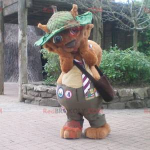 Mascotte castoro scoiattolo marrone con un cappello verde -
