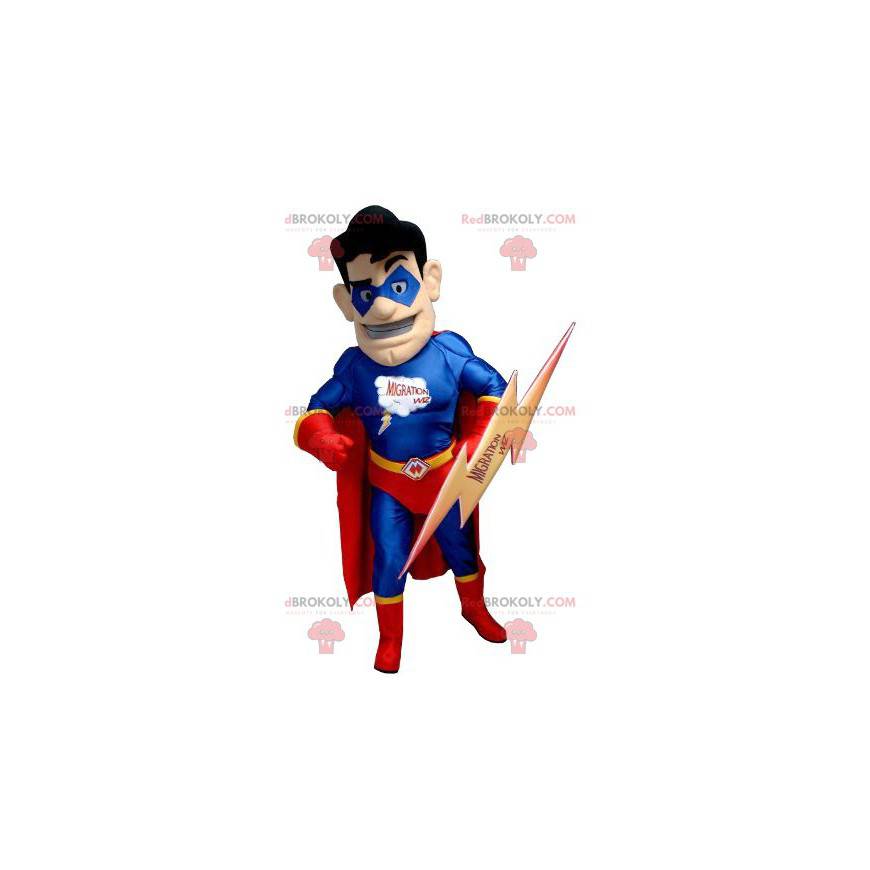 Mascotte de super-héros en tenue rouge et bleue avec un éclair