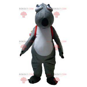 Animal mascote castor cinza e branco com uma mochila escolar -
