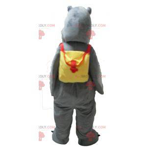 Mascotte de castor d'animal gris et blanc avec un cartable -