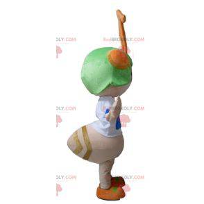 Mascotte formica rosa con un casco verde sulla testa -