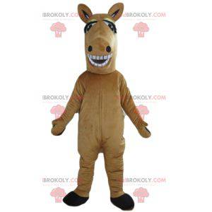 Mascote cavalo gigante e sorridente, marrom e branco -