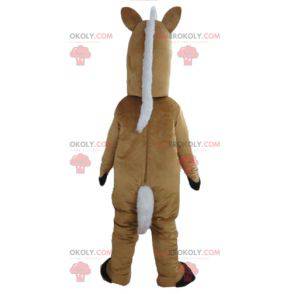 Mascote cavalo gigante e sorridente, marrom e branco -