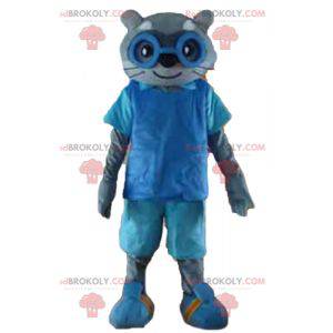 Graues Katzenmaskottchen im blauen Outfit mit Brille -
