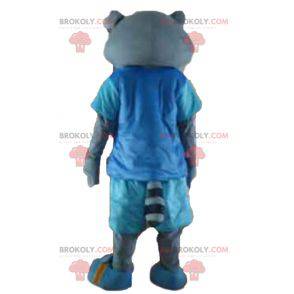 Graues Katzenmaskottchen im blauen Outfit mit Brille -