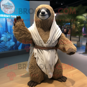  Giant Sloth w kostiumie...