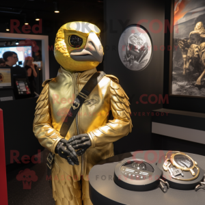 Gold Falcon maskot kostume...