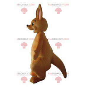 Mascotte de kangourou marron très rigolo et souriant -