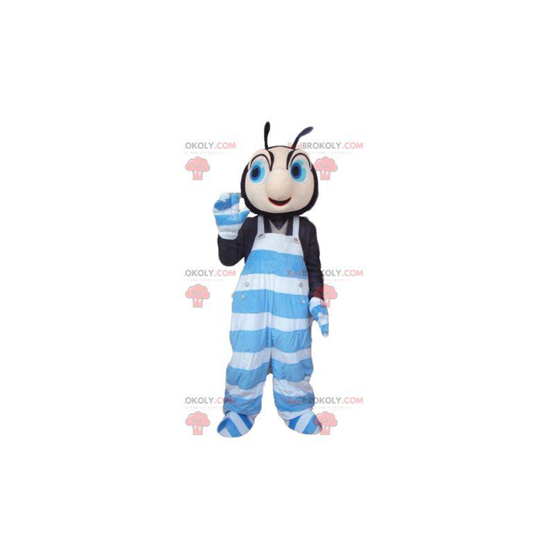 Mascota de insecto negro y rosa con un mono azul y blanco -
