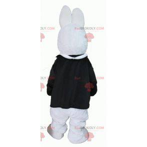 Mascota de conejo blanco vestida con un traje muy elegante -