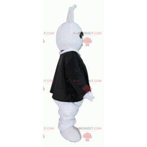 Biała maskotka królik ubrana w bardzo elegancki kostium -