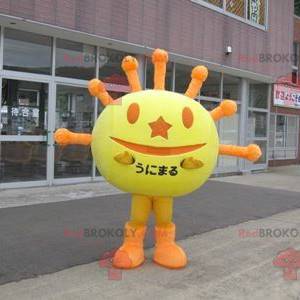 Maskot formad som en gul och orange sol - Redbrokoly.com