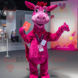 Magenta giraffe mascotte...