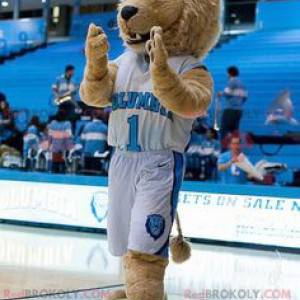 Mascota del león beige en ropa deportiva azul y blanca -