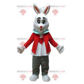 Mascota de conejo blanco con chaqueta roja y pantalón gris -