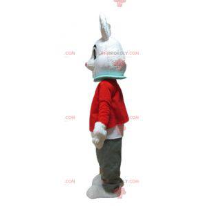 Bílý králík maskot s červenou bundu a šedé kalhoty -