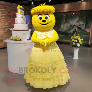 Żółty tort weselny w...