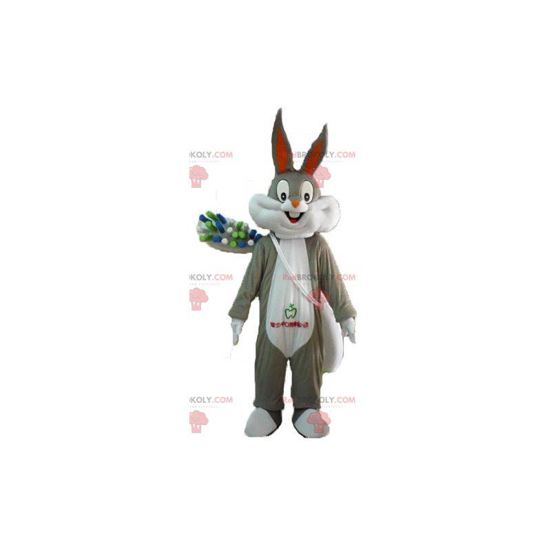 Bugs Bunny Maskottchen mit einer riesigen Zahnbürste -