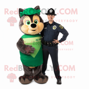 Skoggrønn politibetjent...