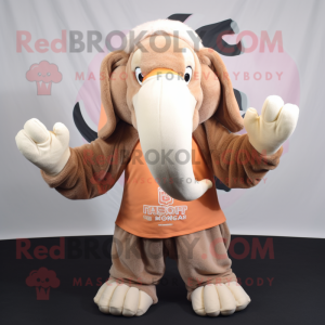 Peach Mammoth maskot...