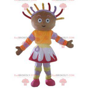 Afrikanisches Mädchenmaskottchen im bunten Outfit -