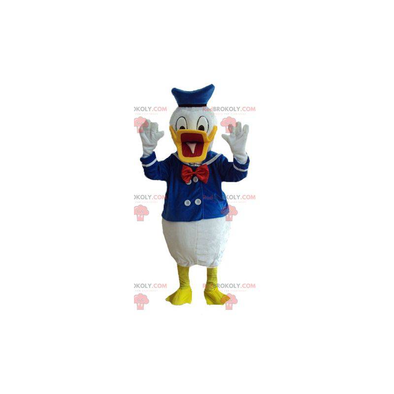 Mascote famoso do pato do Pato Donald vestido de marinheiro -