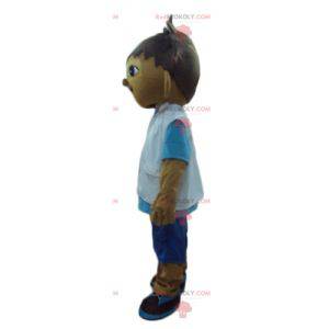 Métis jongen mascotte in blauwe en witte outfit - Redbrokoly.com