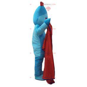 Blaues Schneemannmaskottchen mit einem roten Wappen -