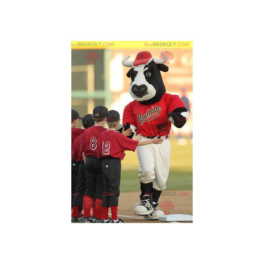 Zwart-witte buffelstier mascotte in honkbal outfit -