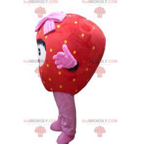 Mascote gigante de morango vermelho e rosa sorrindo -