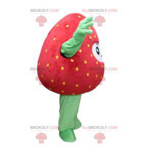 Mascote gigante de morango vermelho e verde sorrindo -