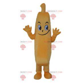 Mascote gigante de banana laranja parecendo travesso -