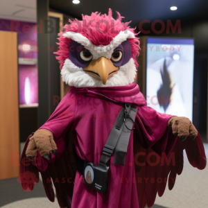 Magenta Falcon maskot...