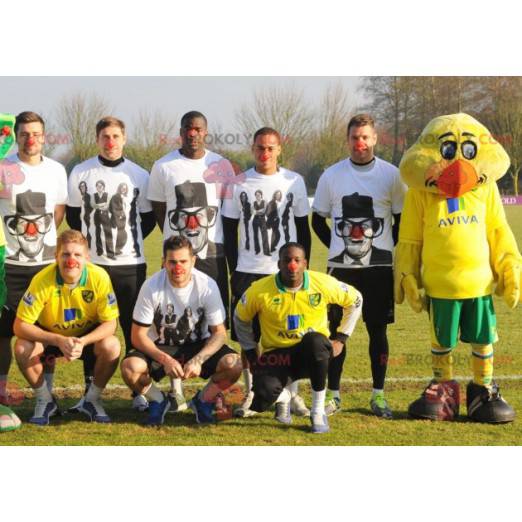 Mascota de pato pollito amarillo en ropa deportiva -