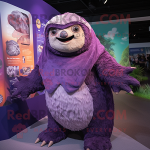 Purple Giant Sloth mascotte...