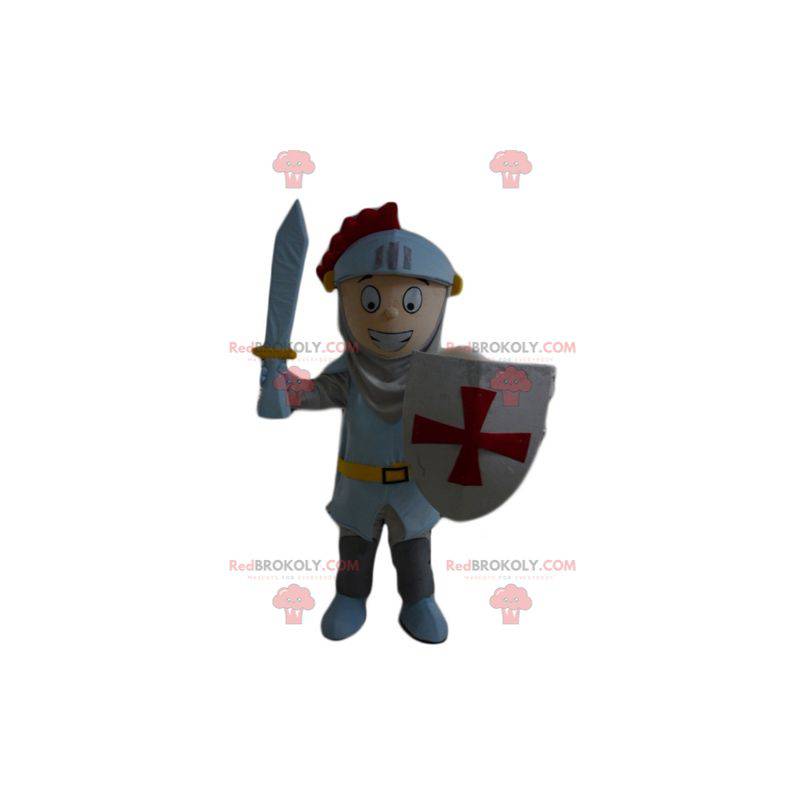 Ritterjungenmaskottchen mit einem Helm und einem Schild -