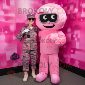 Pink Army Soldier mascotte...