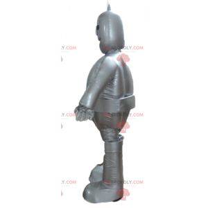 Mascote robô gigante e sorridente cinza metálico -