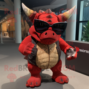 Rød Triceratops maskot...