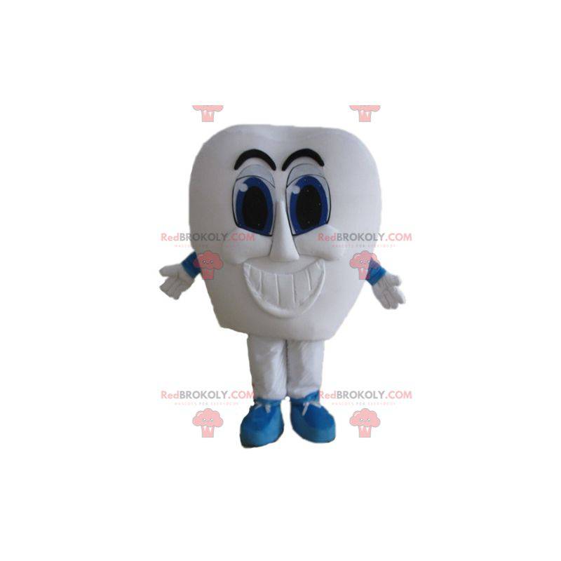 Reusachtige witte tand mascotte met blauwe ogen - Redbrokoly.com